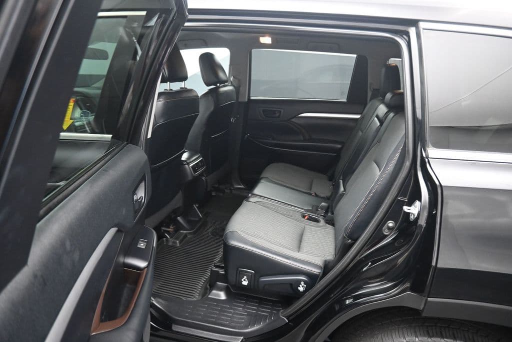 2019 Toyota Highlander LE Plus, photo 30 of 68