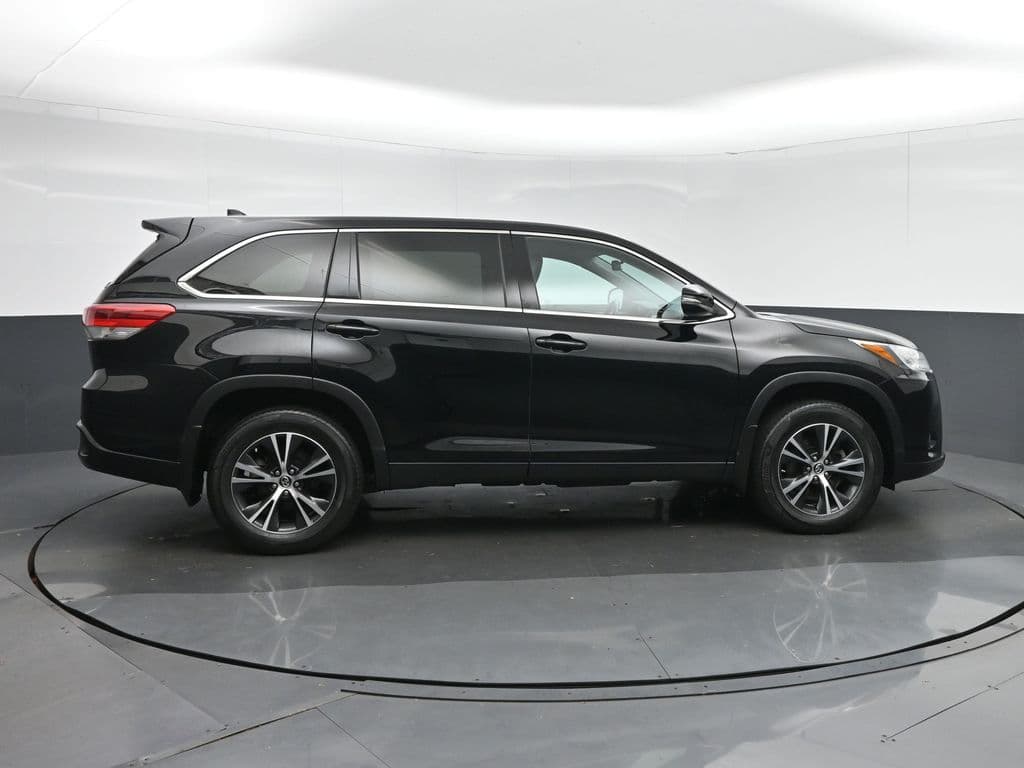 2019 Toyota Highlander LE Plus, photo 8 of 68