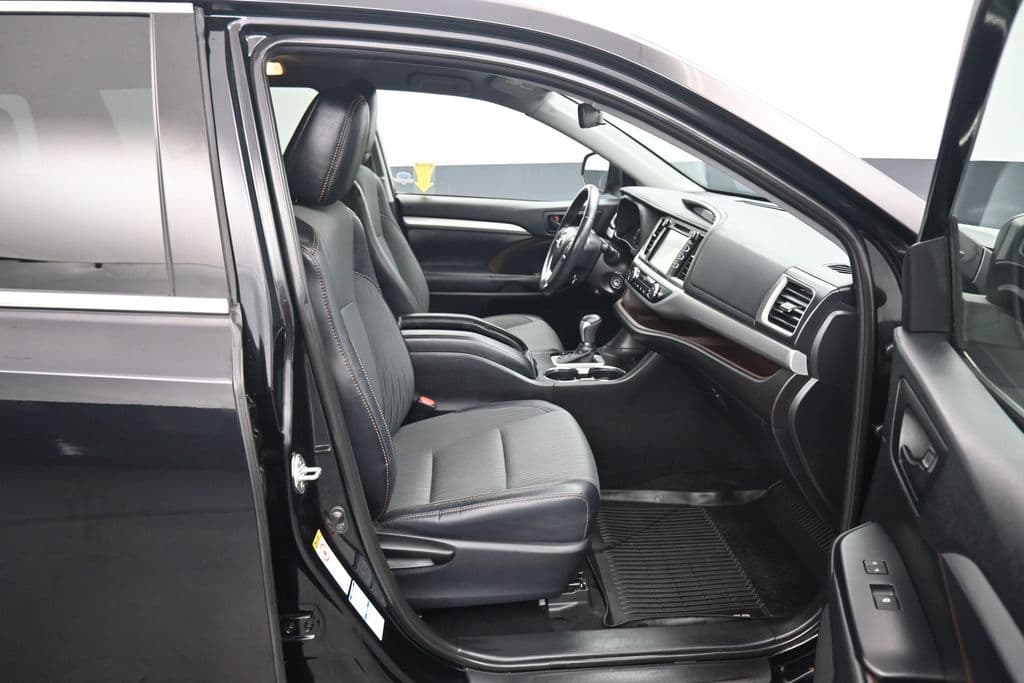 2019 Toyota Highlander LE Plus, photo 51 of 68