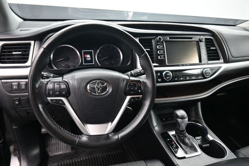 2019 Toyota Highlander LE Plus, photo 14 of 68