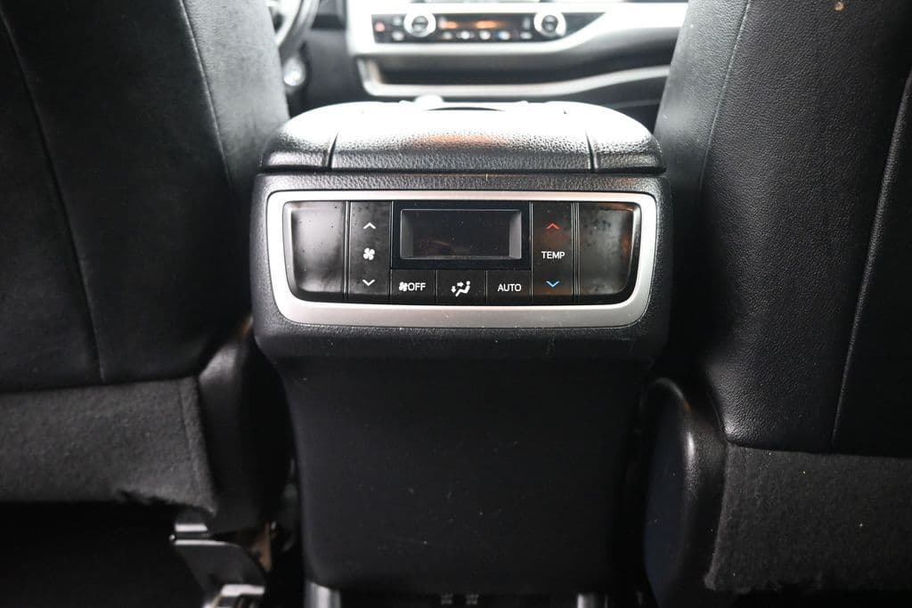 2019 Toyota Highlander LE Plus, photo 33 of 68