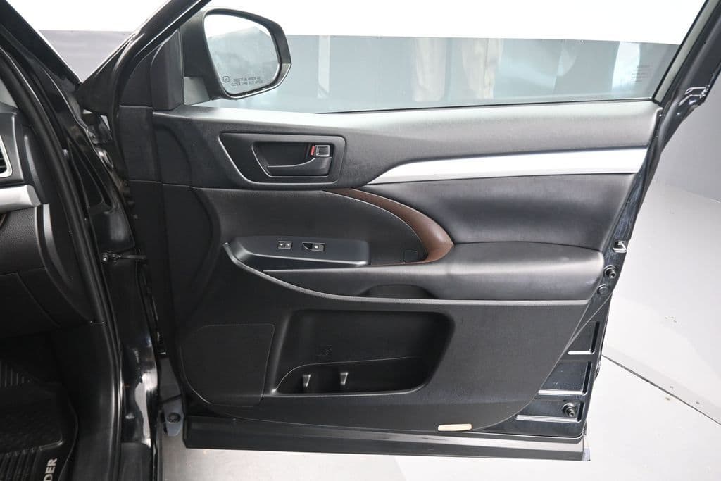 2019 Toyota Highlander LE Plus, photo 49 of 68