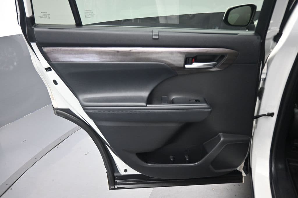 2021 Toyota Highlander Limited, photo 31 of 74