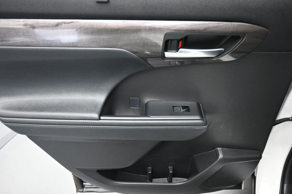 2021 Toyota Highlander Limited, photo 32 of 74
