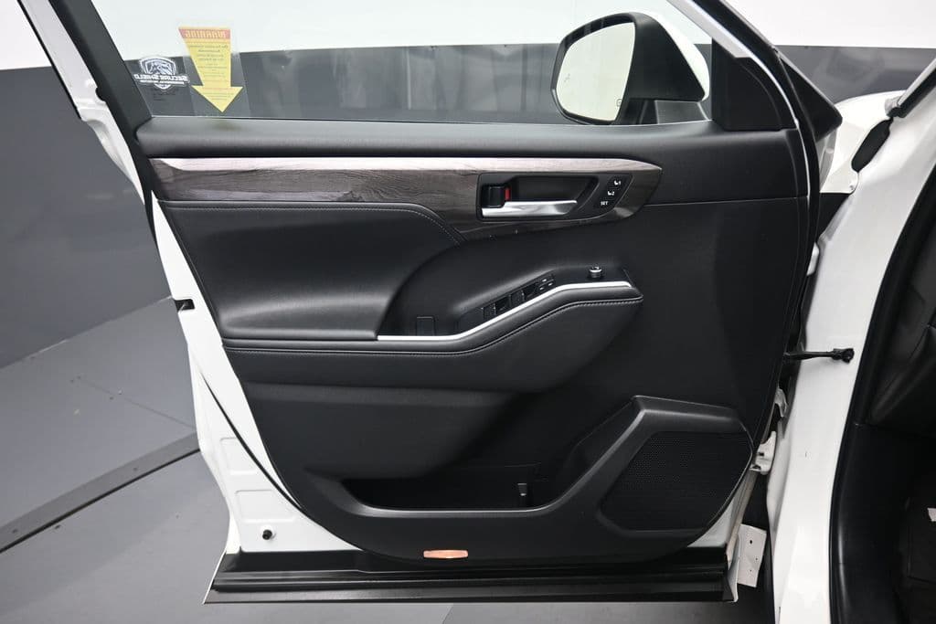 2021 Toyota Highlander Limited, photo 9 of 74
