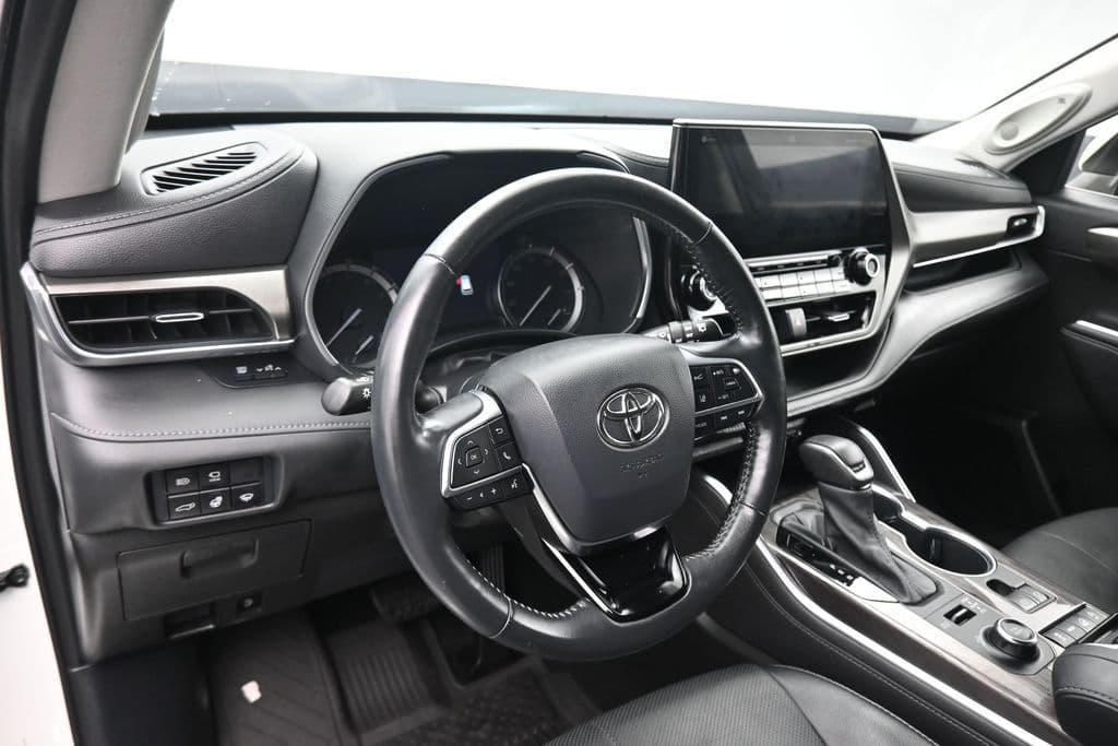 2021 Toyota Highlander Limited, photo 13 of 74