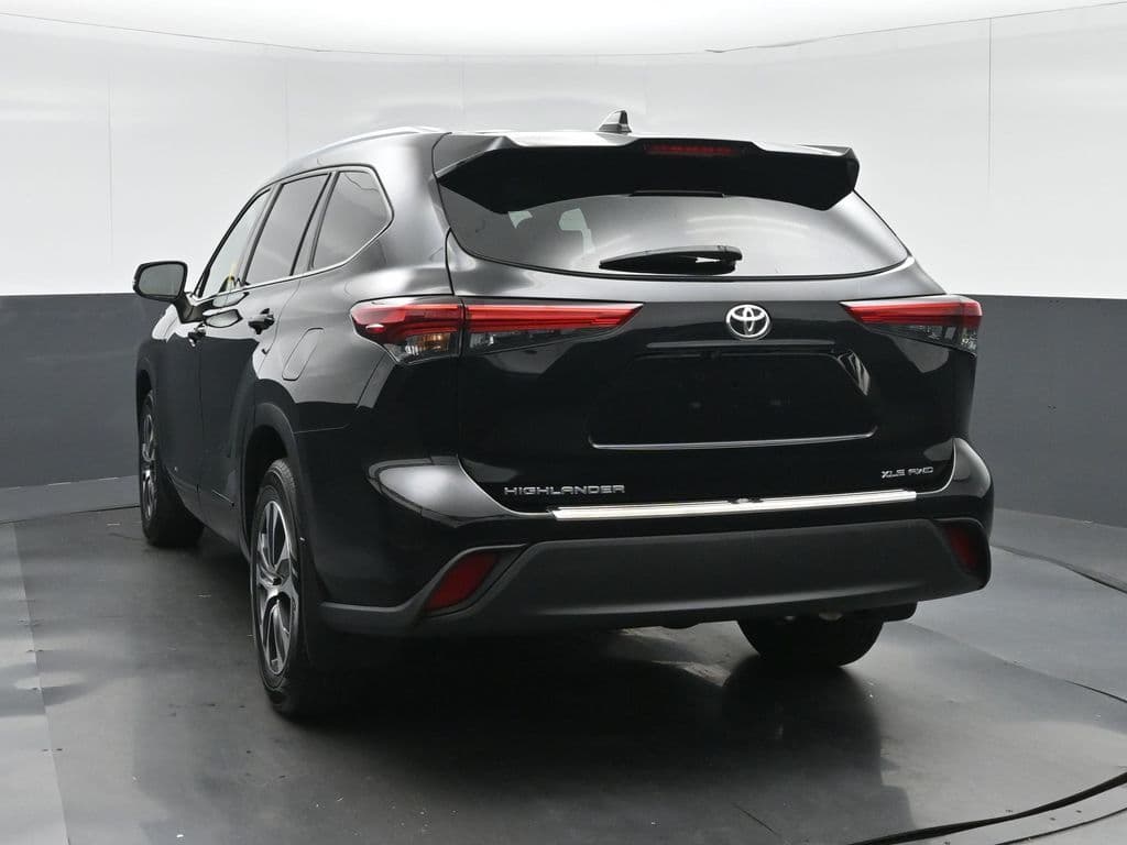 2020 Toyota Highlander XLE, photo 5 of 73