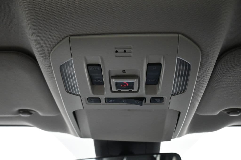 2020 Toyota Highlander XLE, photo 24 of 73