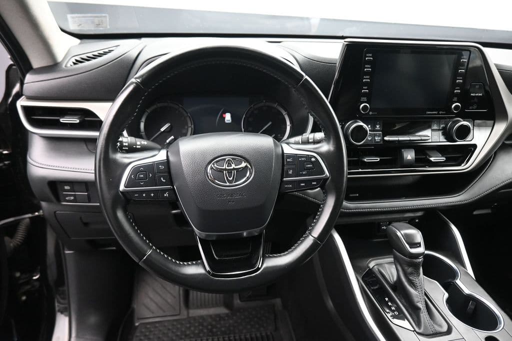 2020 Toyota Highlander XLE, photo 14 of 73