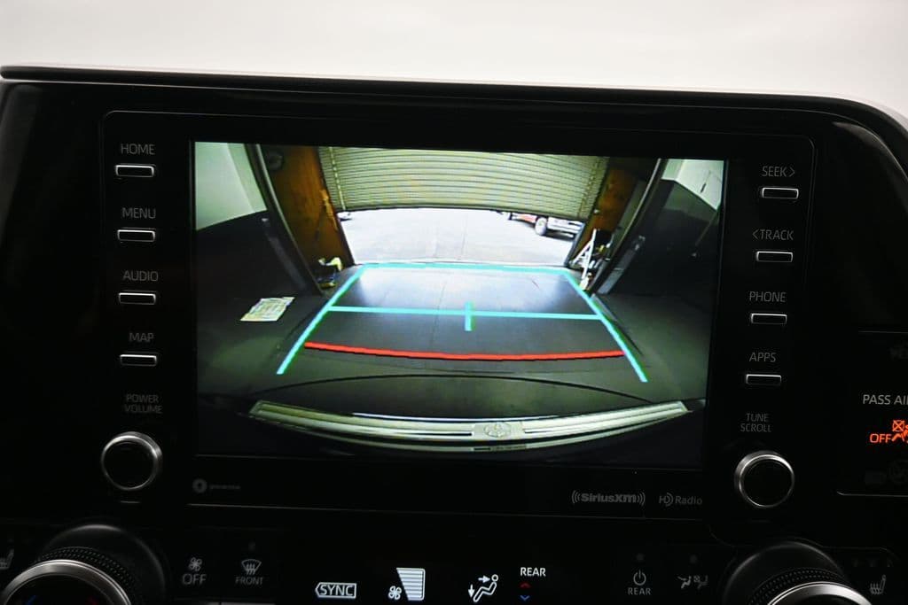2020 Toyota Highlander XLE, photo 19 of 73