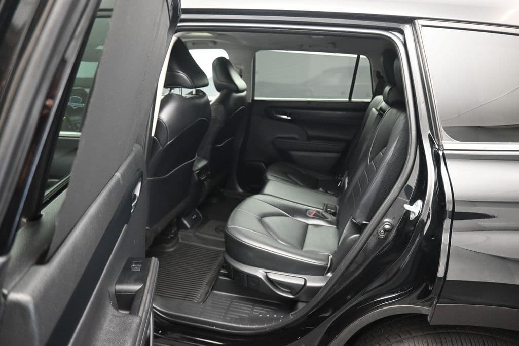 2020 Toyota Highlander XLE, photo 33 of 73