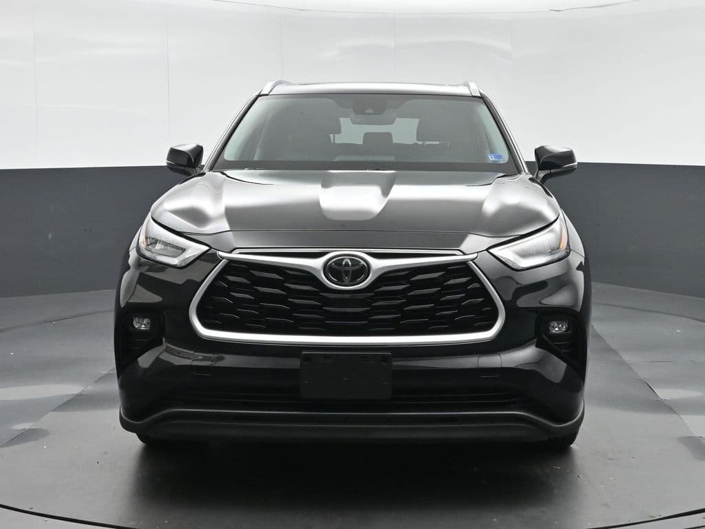 2020 Toyota Highlander XLE, photo 2 of 73