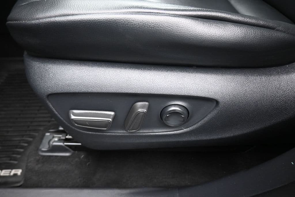2020 Toyota Highlander XLE, photo 12 of 73