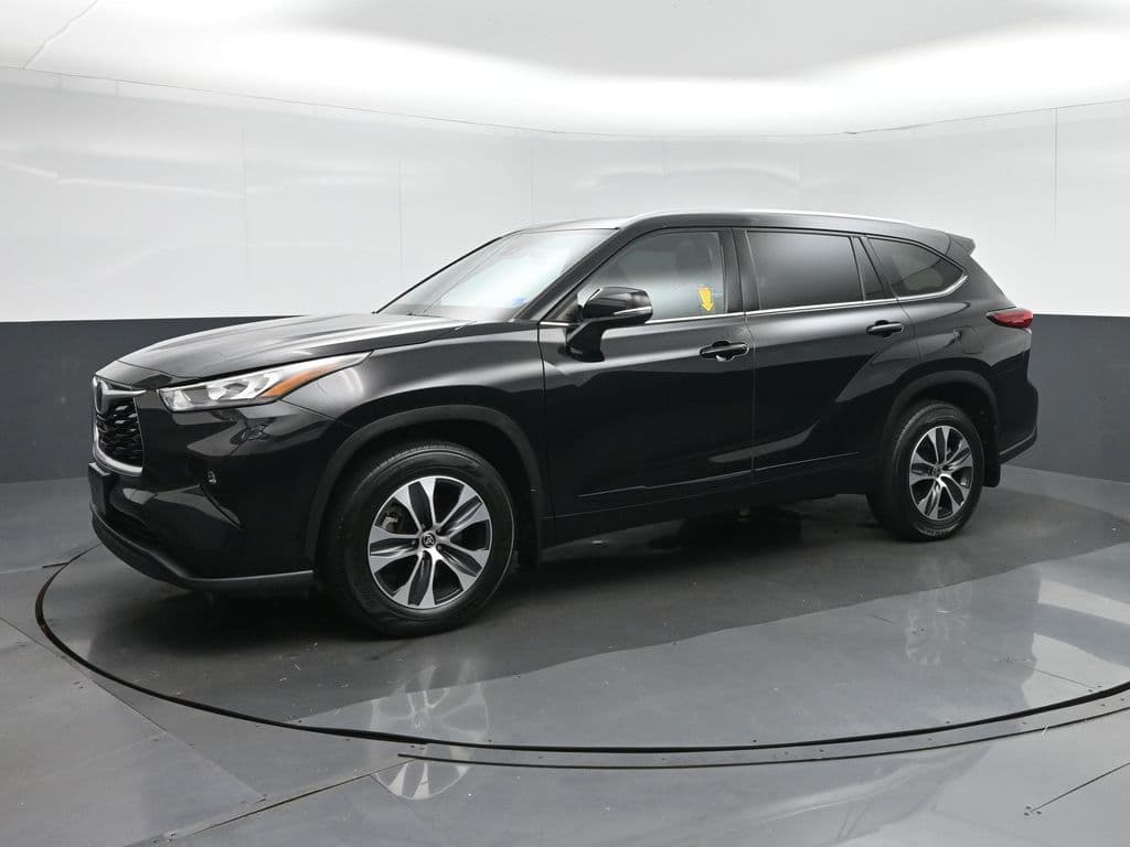 2020 Toyota Highlander XLE, photo 3 of 73