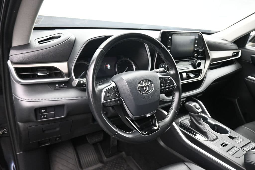 2020 Toyota Highlander XLE, photo 13 of 73