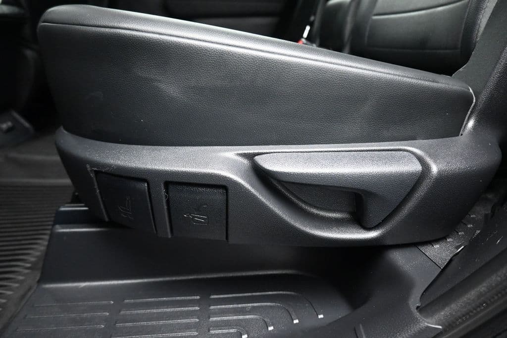 2020 Toyota Highlander XLE, photo 34 of 73