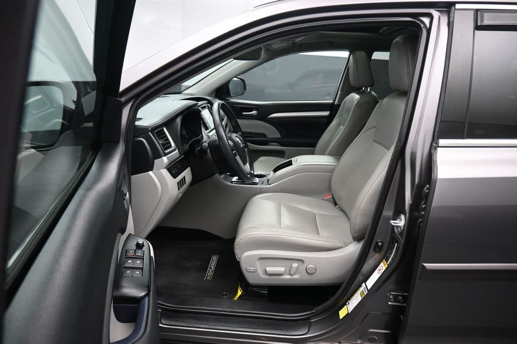2018 Toyota Highlander XLE, photo 11 of 72