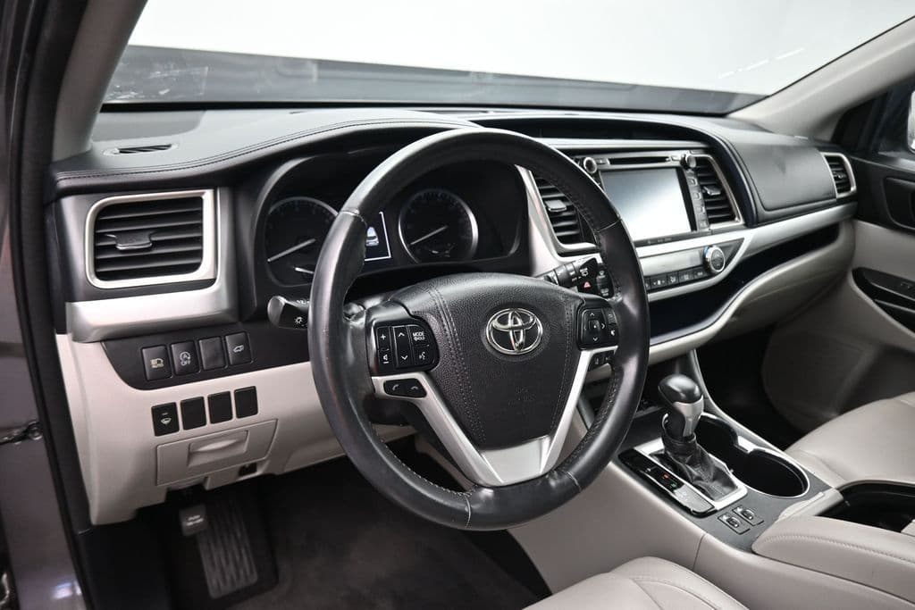 2018 Toyota Highlander XLE, photo 13 of 72