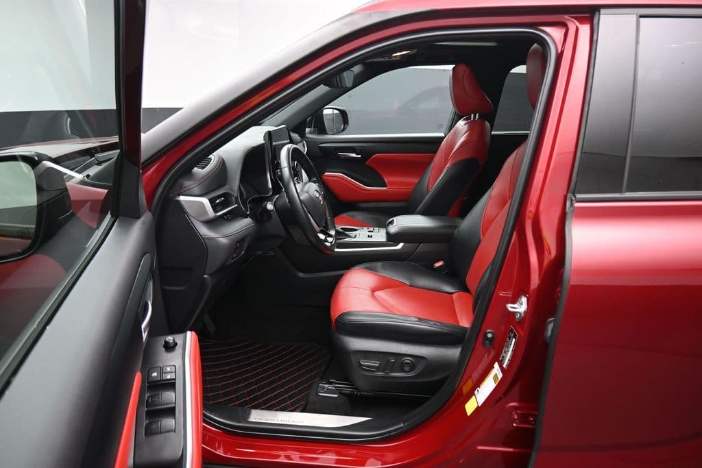 2023 Toyota Highlander XSE, photo 11 of 76