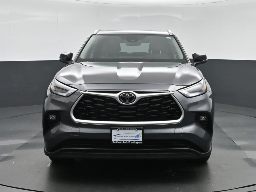 2023 Toyota Highlander XLE, photo 2 of 75