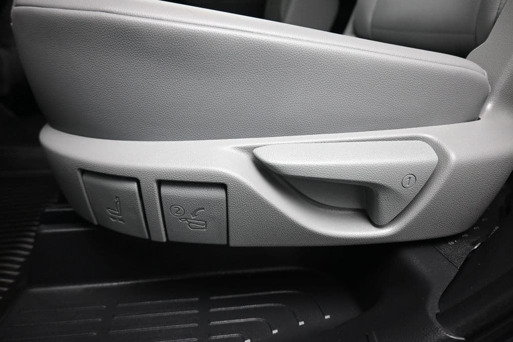 2023 Toyota Highlander XLE, photo 36 of 75