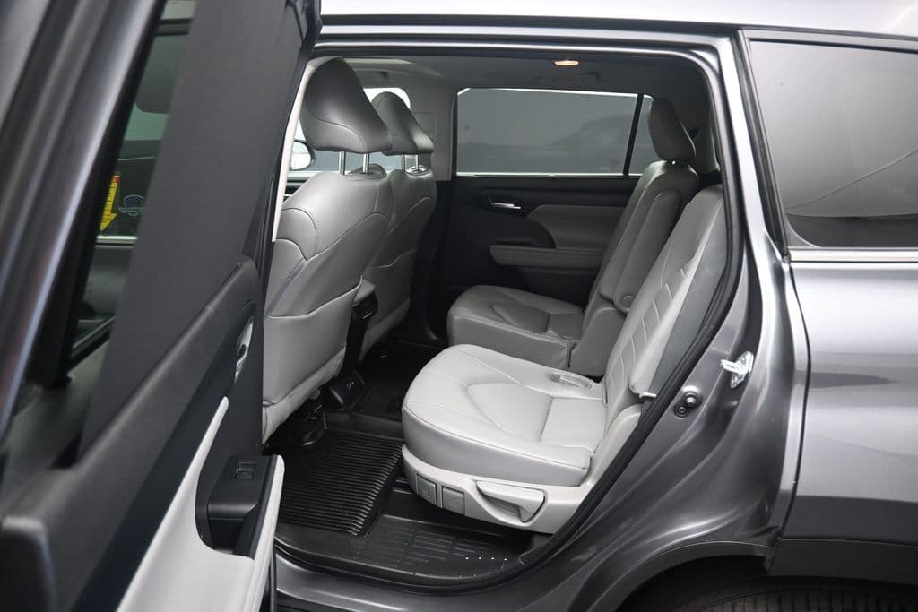 2023 Toyota Highlander XLE, photo 35 of 75