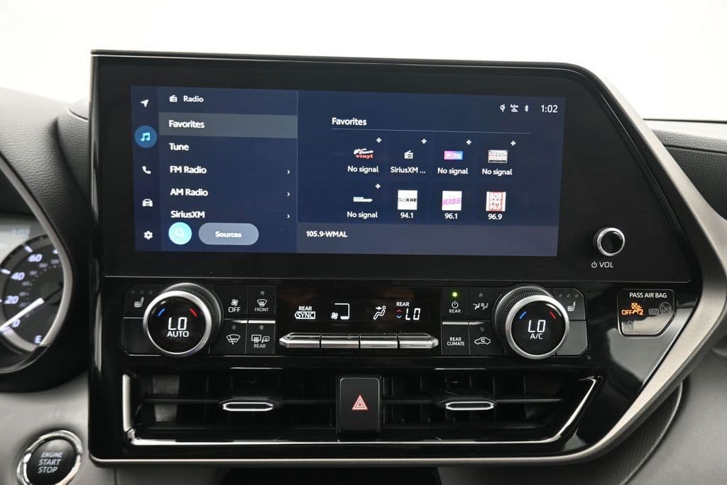 2023 Toyota Highlander XLE, photo 20 of 75