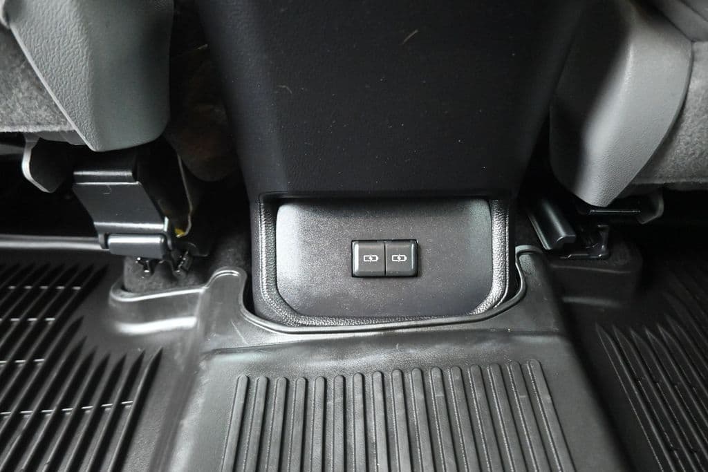 2023 Toyota Highlander XLE, photo 39 of 75