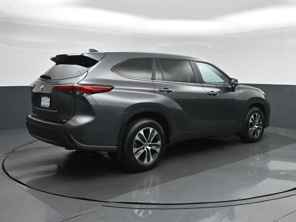 2023 Toyota Highlander XLE, photo 7 of 75