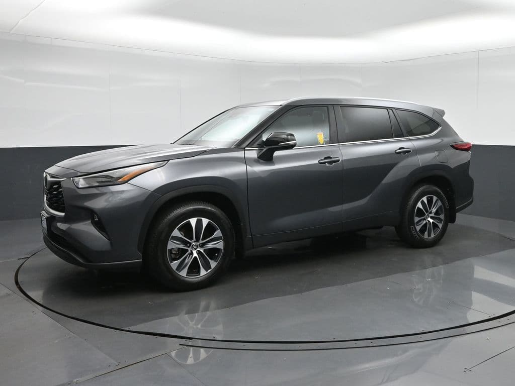 2023 Toyota Highlander XLE, photo 3 of 75
