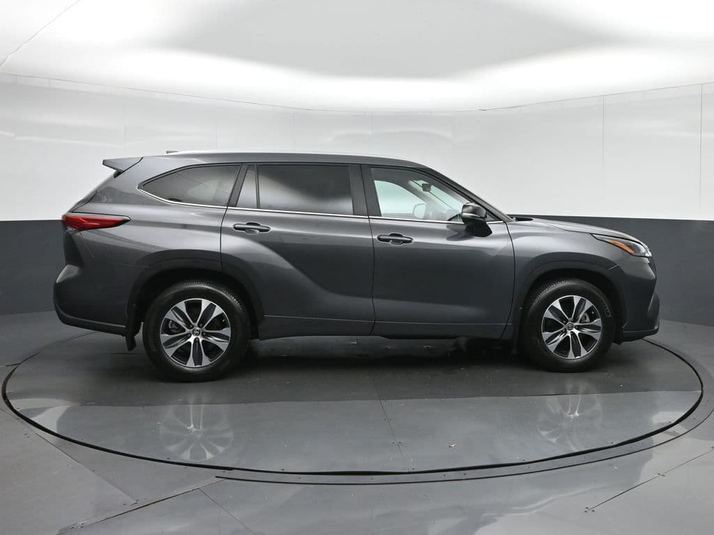 2023 Toyota Highlander XLE, photo 8 of 75