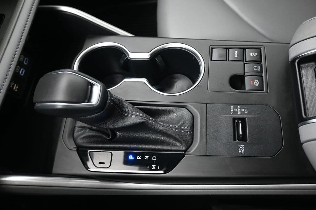 2023 Toyota Highlander XLE, photo 24 of 75