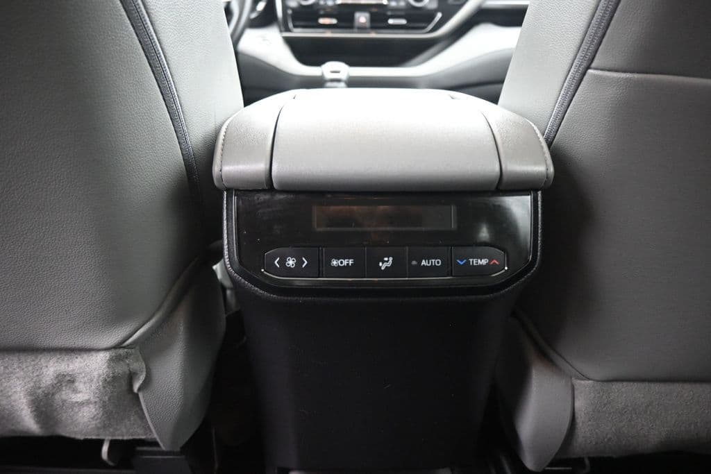 2023 Toyota Highlander XLE, photo 38 of 75