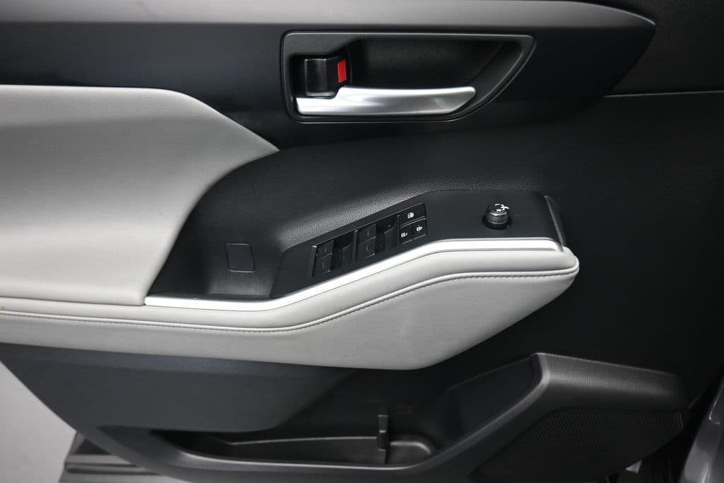 2023 Toyota Highlander XLE, photo 10 of 75