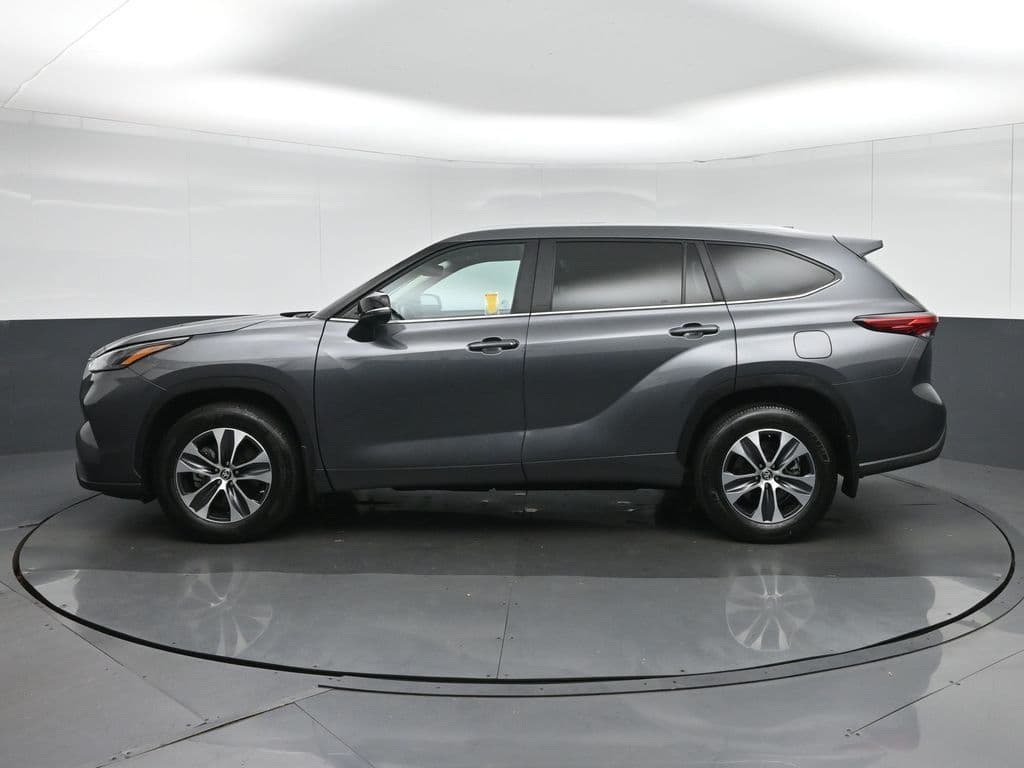 2023 Toyota Highlander XLE, photo 4 of 75