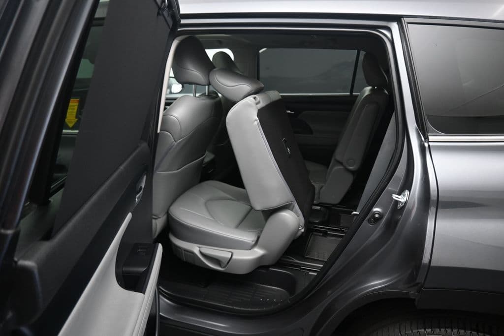 2023 Toyota Highlander XLE, photo 41 of 75
