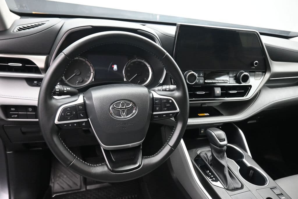 2023 Toyota Highlander XLE, photo 14 of 75