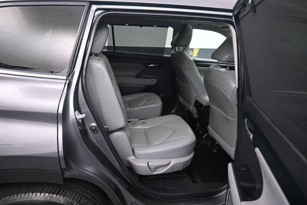 2023 Toyota Highlander XLE, photo 49 of 75