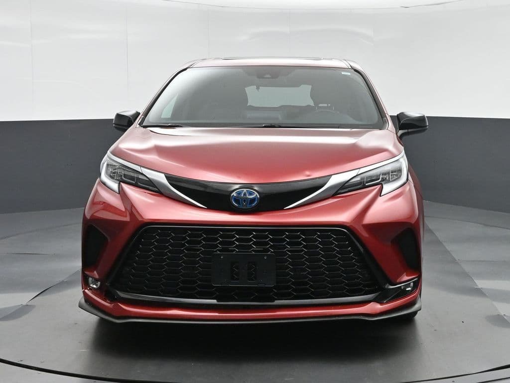 2021 Toyota Sienna XSE 7 Passenger, photo 2 of 72