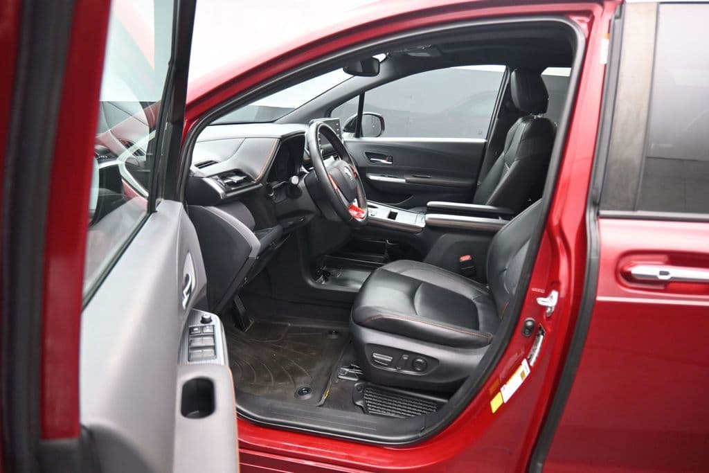 2021 Toyota Sienna XSE 7 Passenger, photo 11 of 72