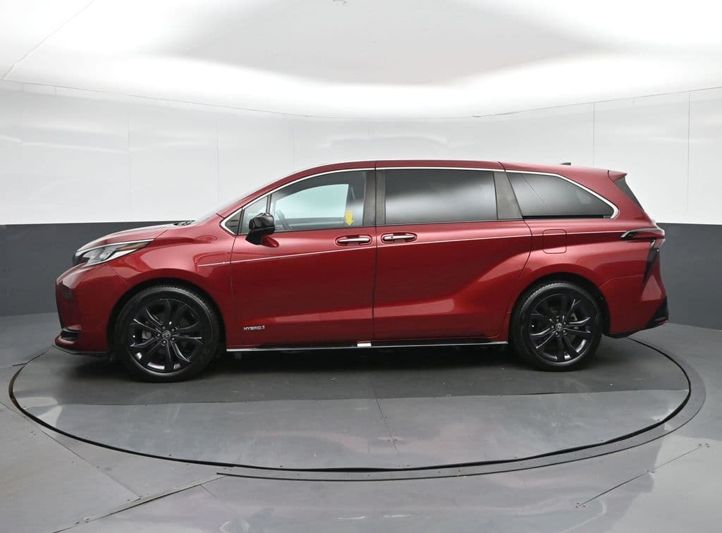 2021 Toyota Sienna XSE 7 Passenger, photo 4 of 72