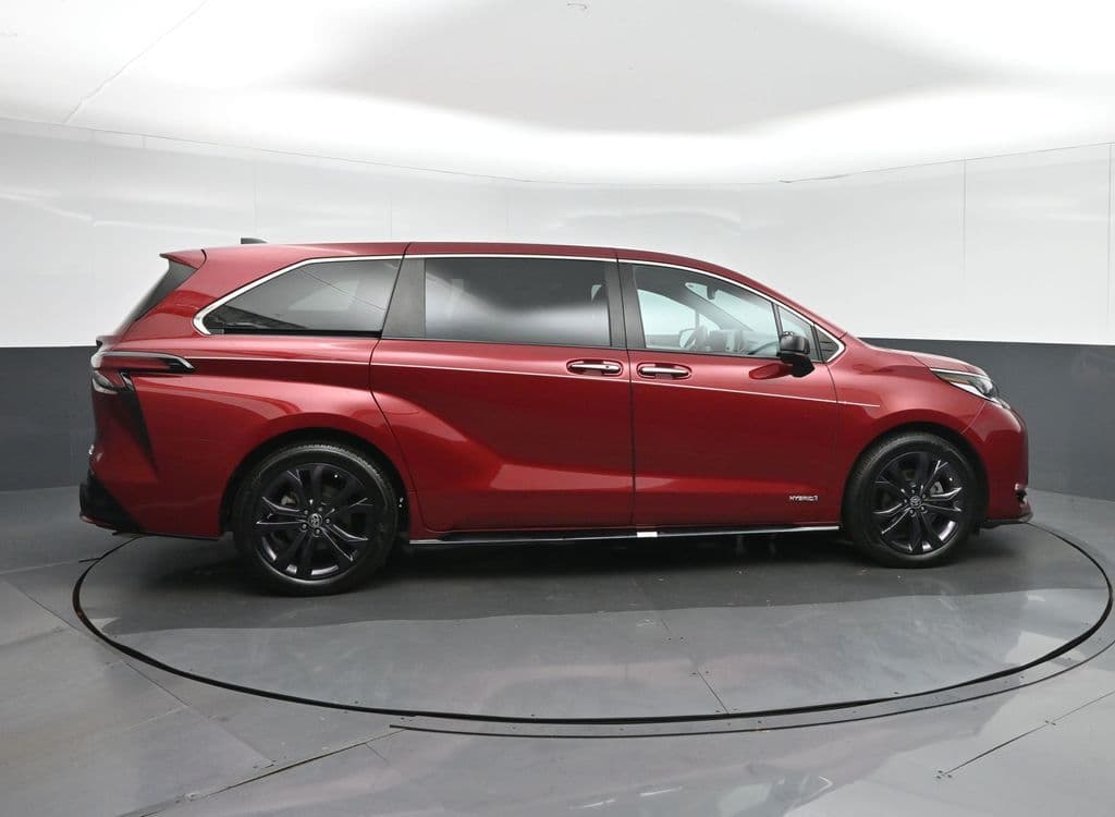 2021 Toyota Sienna XSE 7 Passenger, photo 8 of 72