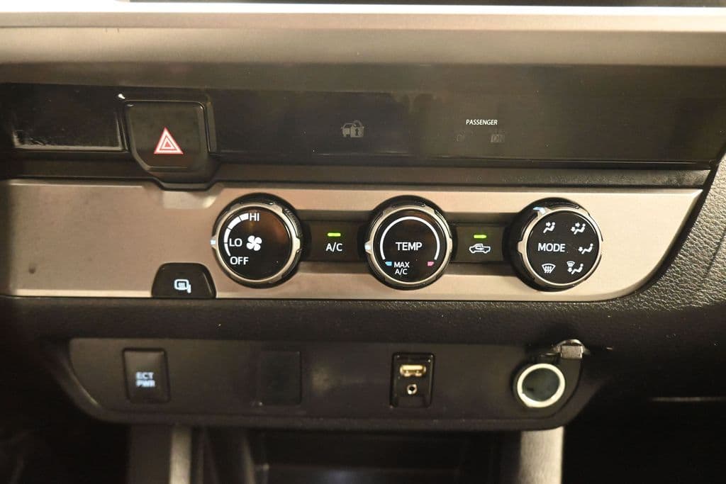 2016 Toyota Tacoma SR5 V6, photo 18 of 59