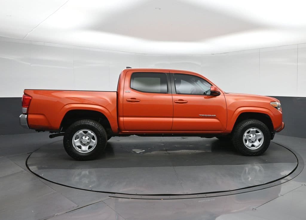 2016 Toyota Tacoma SR5 V6, photo 8 of 59