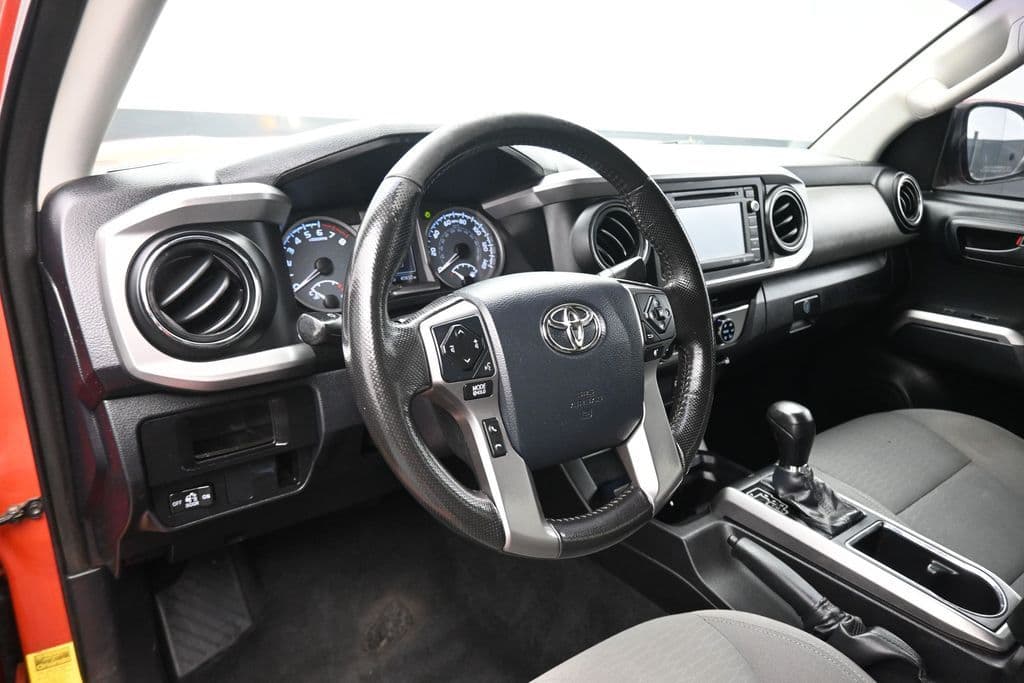 2016 Toyota Tacoma SR5 V6, photo 12 of 59