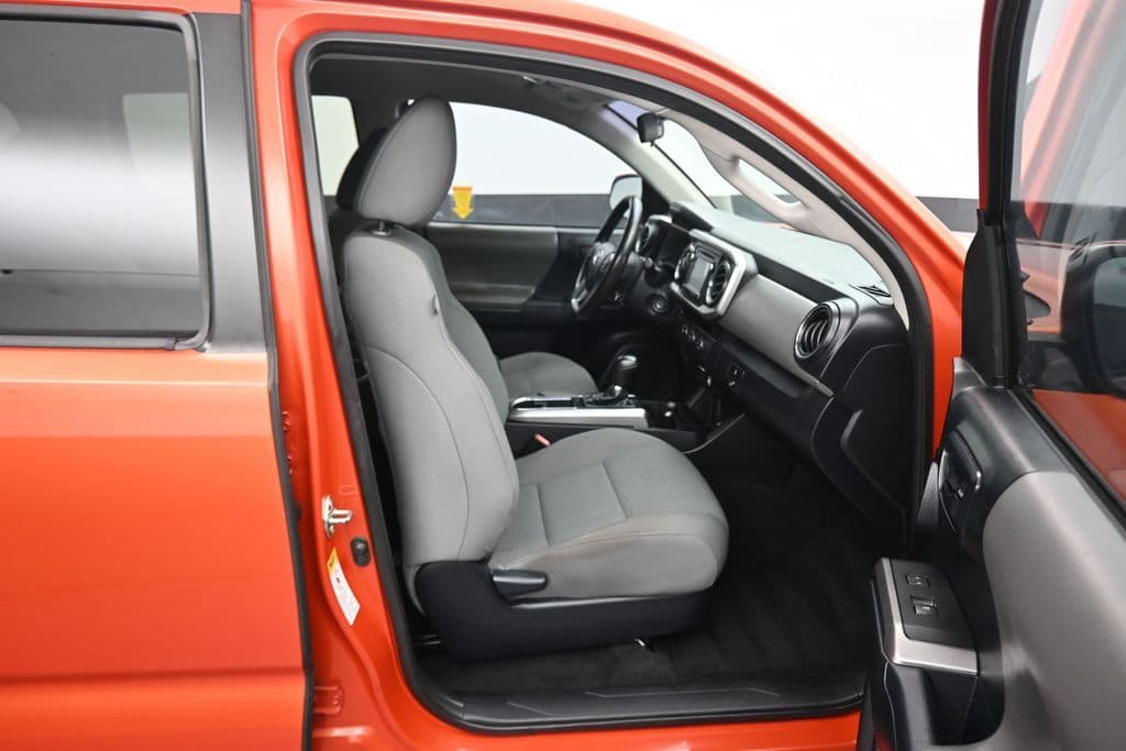 2016 Toyota Tacoma SR5 V6, photo 40 of 59