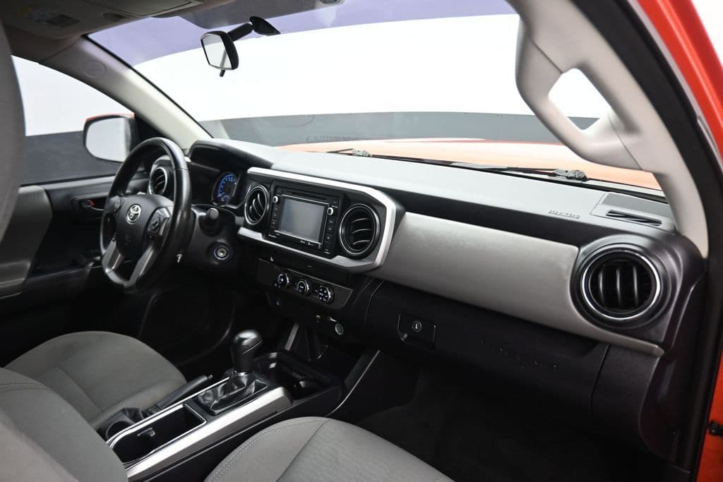 2016 Toyota Tacoma SR5 V6, photo 41 of 59