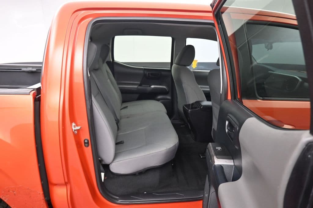 2016 Toyota Tacoma SR5 V6, photo 34 of 59