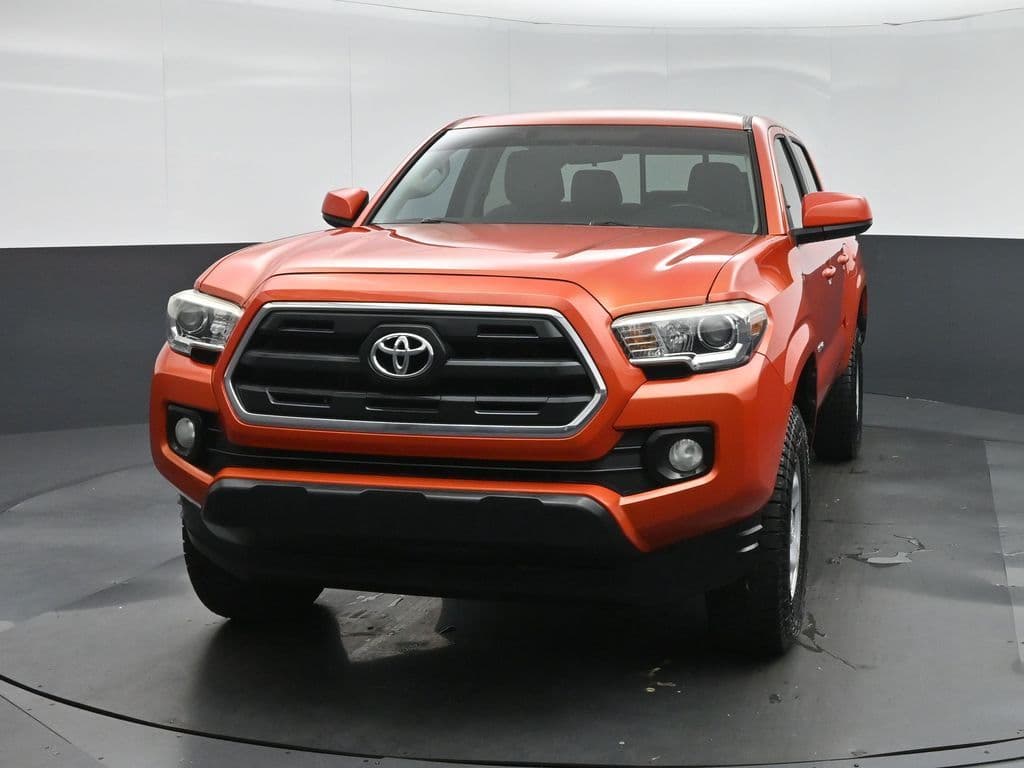 2016 Toyota Tacoma SR5 V6, photo 2 of 59