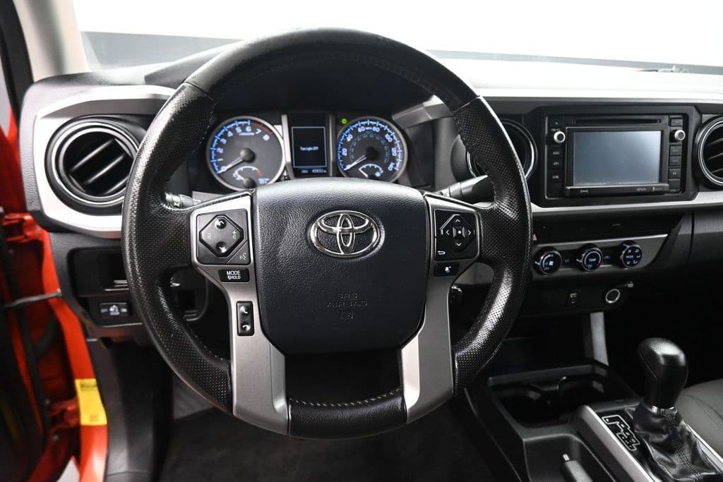 2016 Toyota Tacoma SR5 V6, photo 13 of 59